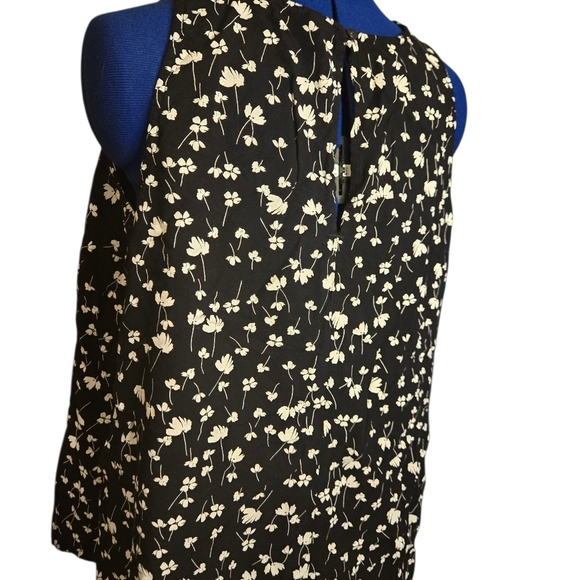Old Navy Floral Black and White Women's Sleeveless Blouse - Picture 2 of 6